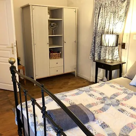Holiday Petite Maison Bleue Puy-l'Eveque