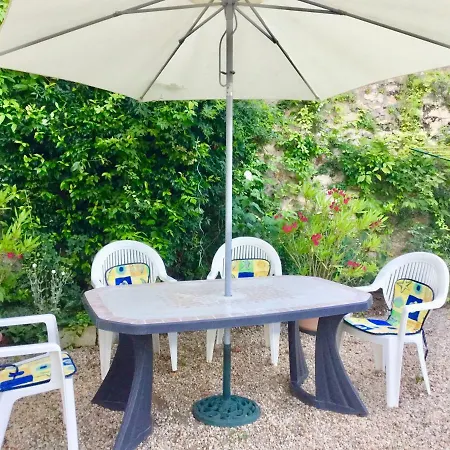 Holiday home Holiday Petite Maison Bleue Puy-l'Eveque
